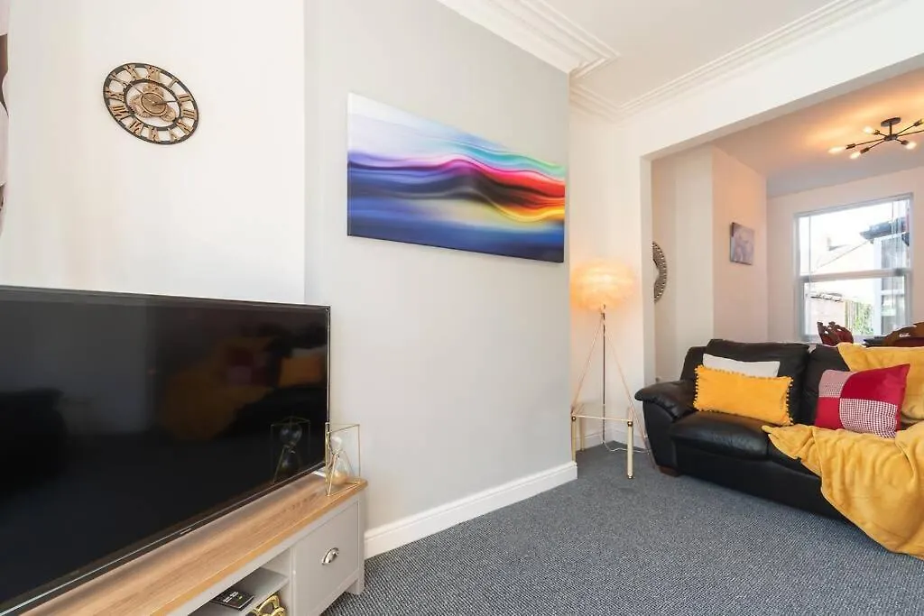 Wgcdde Large 3 Bedroom House - Close To Mkm Stadium & A63 - Garden Kingston upon Hull Nyaraló