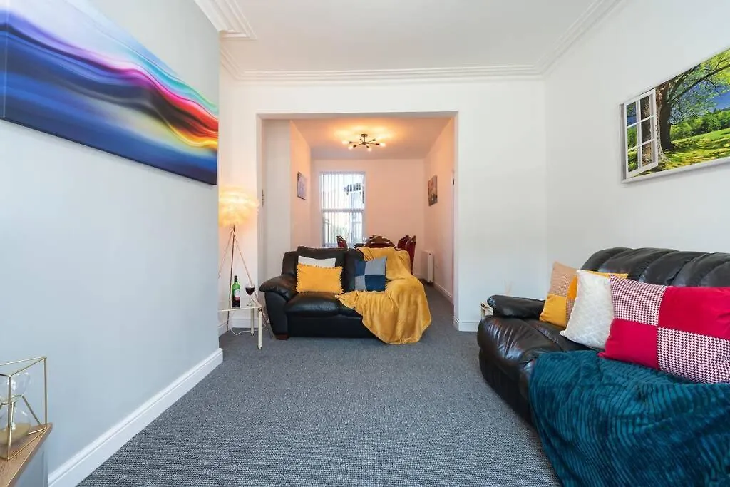 Wgcdde Large 3 Bedroom House - Close To Mkm Stadium & A63 - Garden Kingston upon Hull