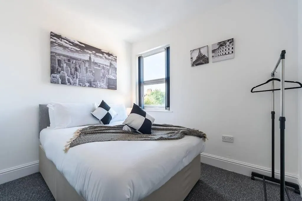 Wgcdde Large 3 Bedroom House - Close To Mkm Stadium & A63 - Garden Kingston upon Hull Nyaraló
